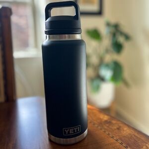 YETI Matte Navy Insulated Bottle